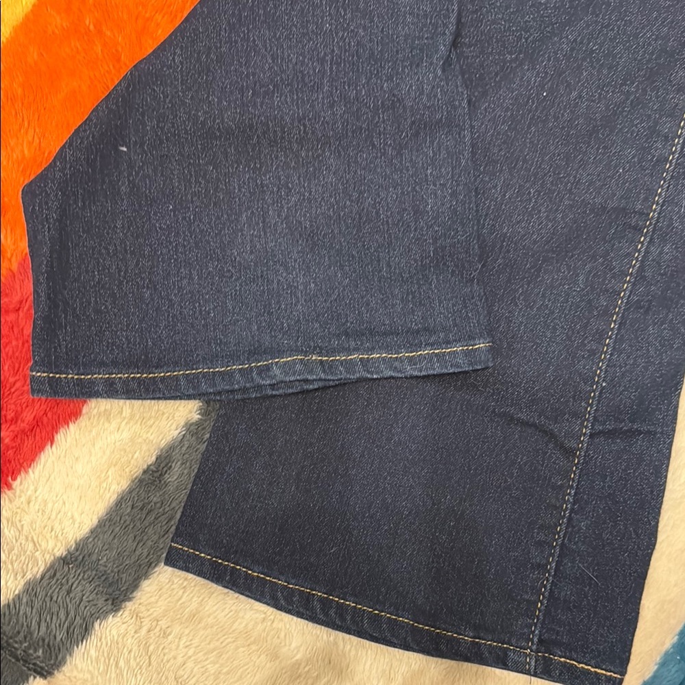 Levi's 725 High Rise Bootcut Jeans - Picture 4 of 6